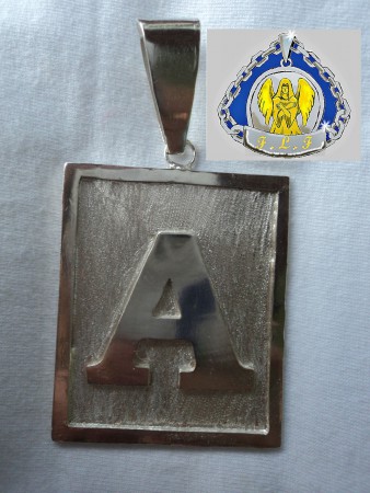 Pingente Placa com letra e borda